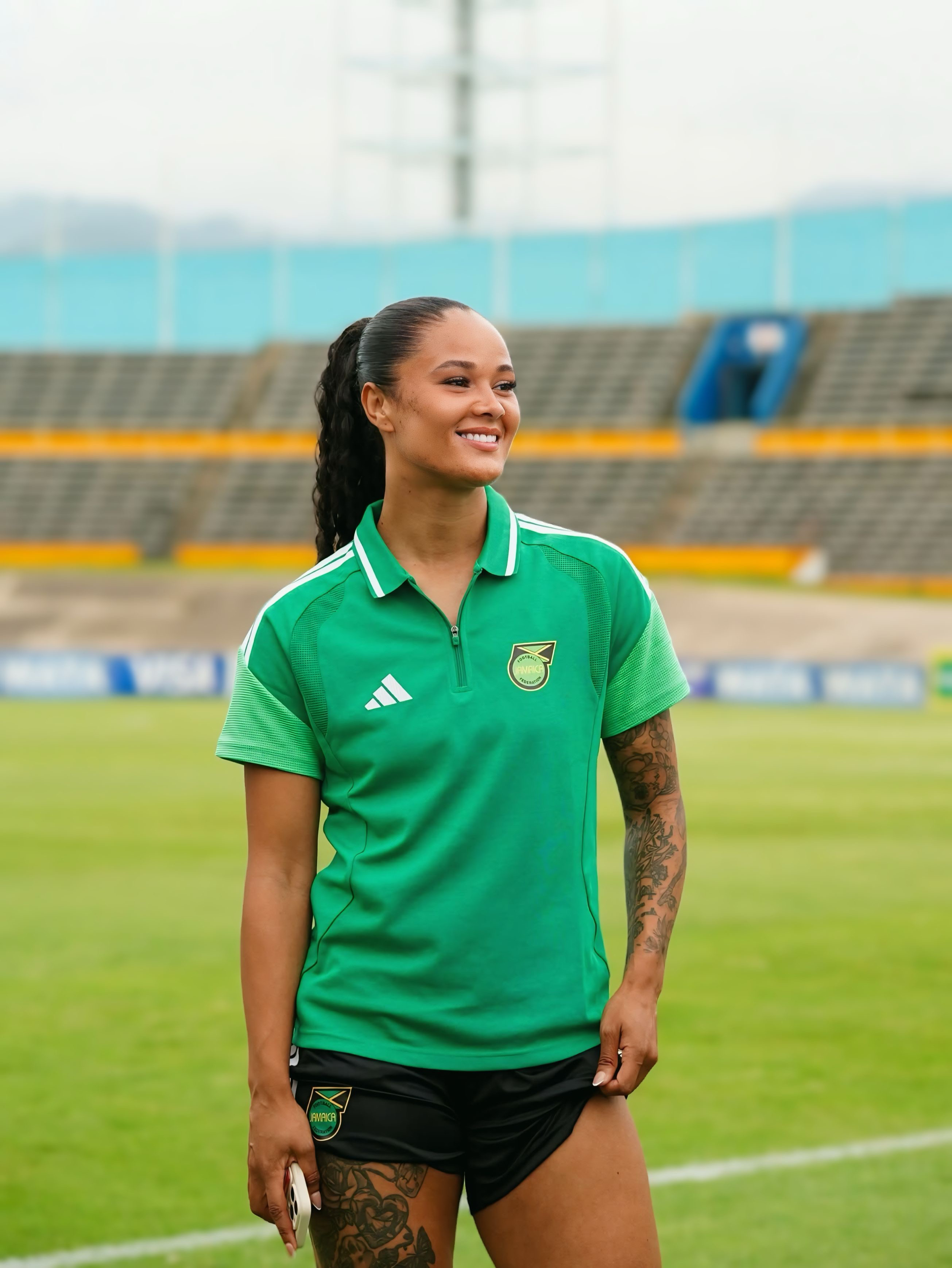 Natasha Thomas Signs With The Women's Football Network
